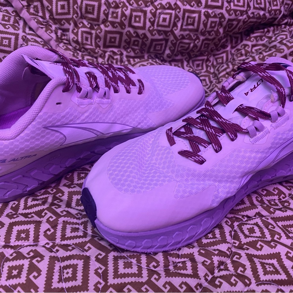 Women’s Altra Running Shoes, Pink with Burgundy Laces size 9.5 or 41. - Picture 2 of 7
